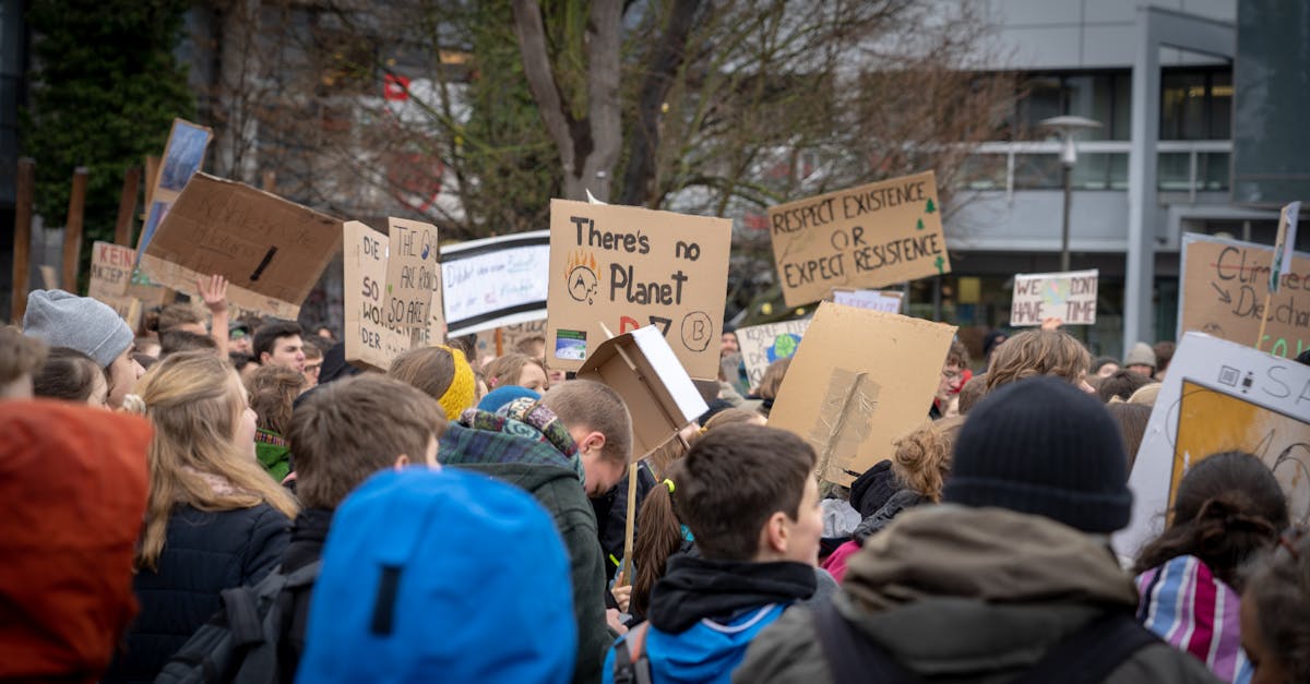 découvrez l'activisme environnemental : actions, enjeux et initiatives pour protéger notre planète et promouvoir un avenir durable.