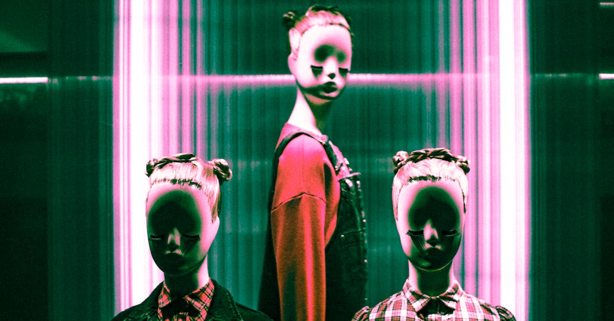 découvrez ce qu'est le deepfake, une technologie d'intelligence artificielle permettant de créer des vidéos et des images hyperréalistes modifiées, avec ses applications, ses risques et ses enjeux éthiques.