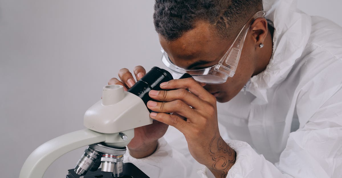 découvrez le processus étape par étape de la méthode scientifique, outil essentiel pour formuler des hypothèses, réaliser des expériences et analyser des résultats afin de mieux comprendre le monde qui nous entoure.