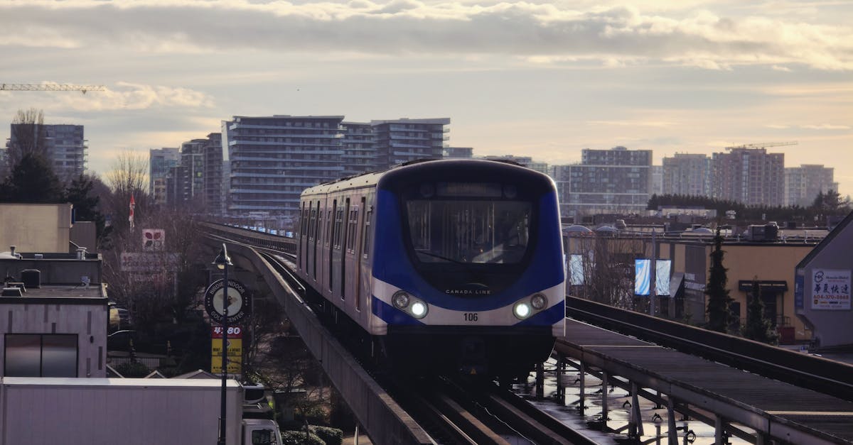 découvrez les stratégies et solutions pour l'adaptation des infrastructures de transport face aux défis environnementaux et technologiques.