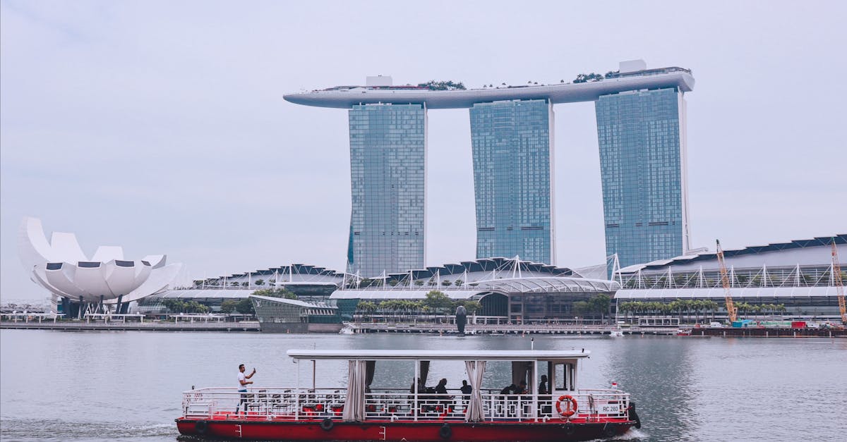 découvrez singapour, une ville-état moderne célèbre pour son mélange unique de culture, sa cuisine savoureuse, ses attractions emblématiques et son architecture futuriste.