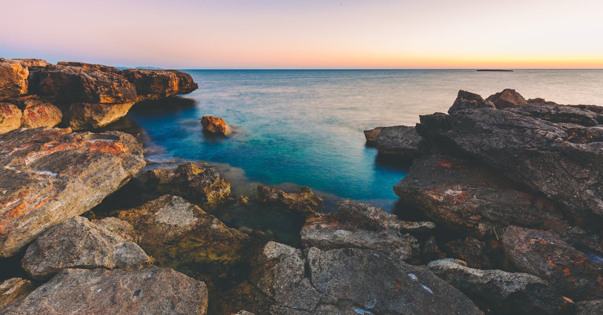 découvrez l'univers méditerranéen : destinations de rêve, saveurs authentiques, cultures envoûtantes et art de vivre ensoleillé autour de la mer méditerranée.