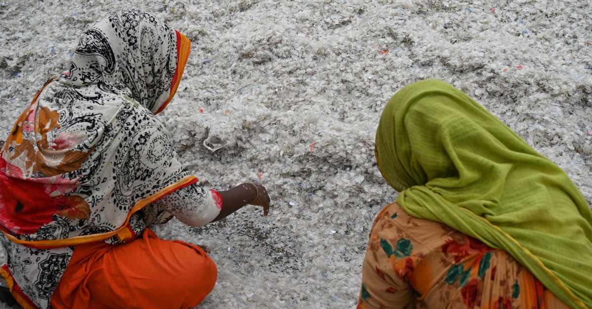 découvrez l'histoire du rana plaza, un symbole tragique de la catastrophe industrielle au bangladesh et ses répercussions sur la sécurité des travailleurs dans le secteur textile.
