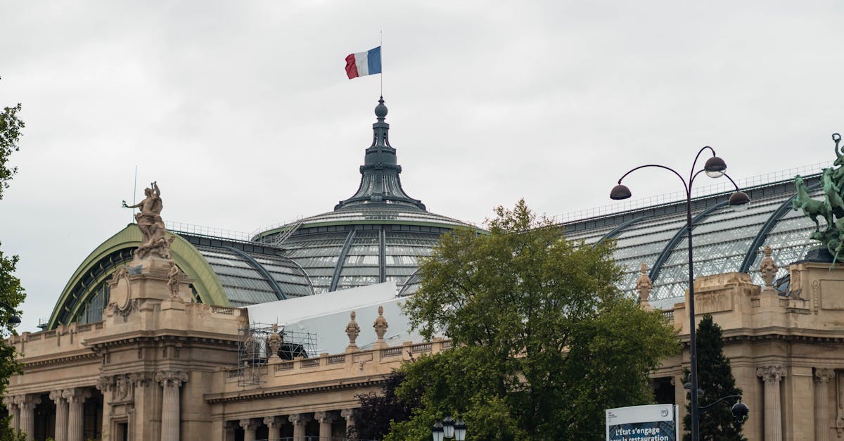 découvrez l'hôtel de ville de paris, un symbole emblématique de l'histoire et de l'administration parisienne, situé au cœur de la capitale.