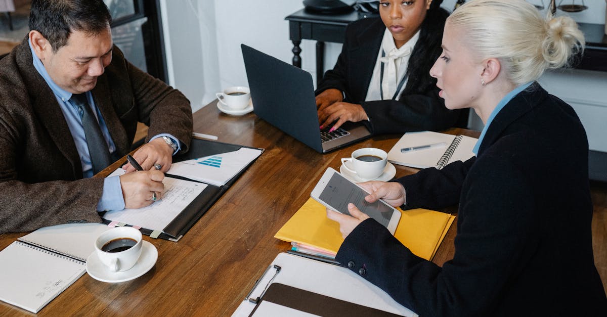 découvrez tout ce qu'il faut savoir sur l'arbitration : définition, processus, avantages et applications dans la résolution des conflits.