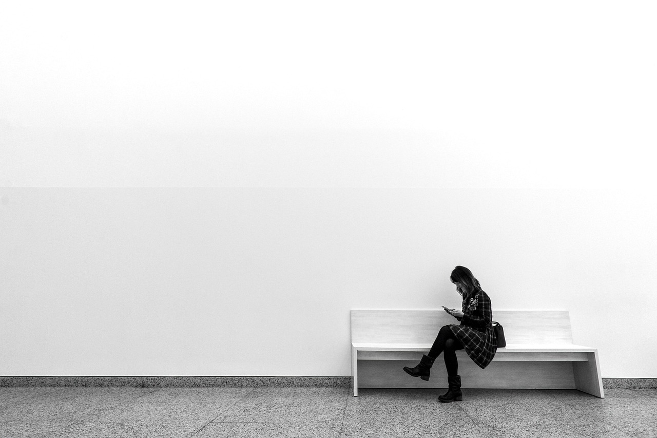 découvrez le minimalisme : un art de vivre qui privilégie l'essentiel, la simplicité et l'harmonie pour une vie plus épurée et équilibrée.