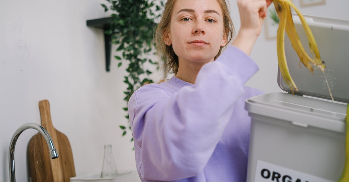 découvrez les avantages du compostage, une méthode écologique pour recycler vos déchets organiques et enrichir votre jardin naturellement.