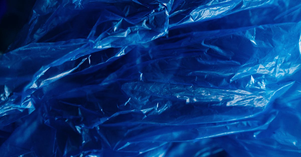 découvrez le monde des microplastiques, ces particules invisibles mais omniprésentes. comprenez leurs impacts sur l'environnement, la santé et les solutions pour réduire leur présence dans nos écosystèmes.