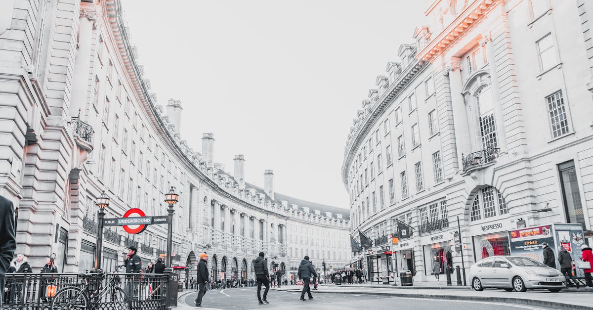 découvrez tout sur les zones à faibles émissions, leurs règles et comment elles contribuent à améliorer la qualité de l'air en réduisant la pollution urbaine.