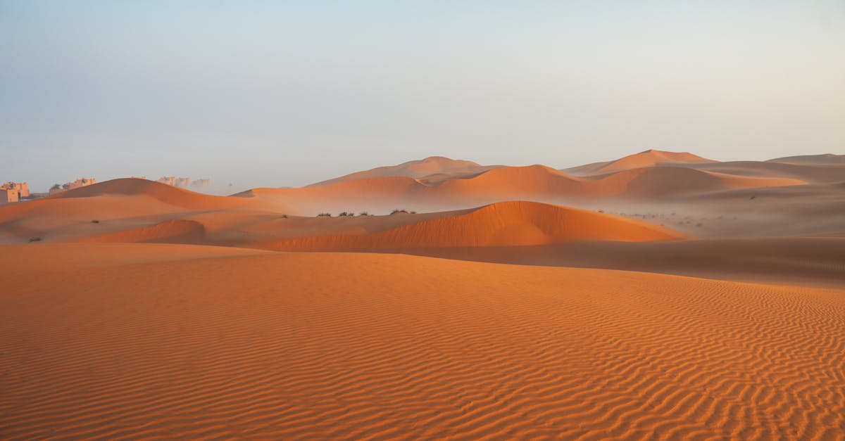 découvrez le phénomène de l'inversion thermique, un événement climatique où des couches d'air chaud isolent l'air froid près du sol, créant des impacts sur la qualité de l'air et le climat local. apprenez-en plus sur ses causes, ses effets et son importance dans l'étude des changements climatiques.