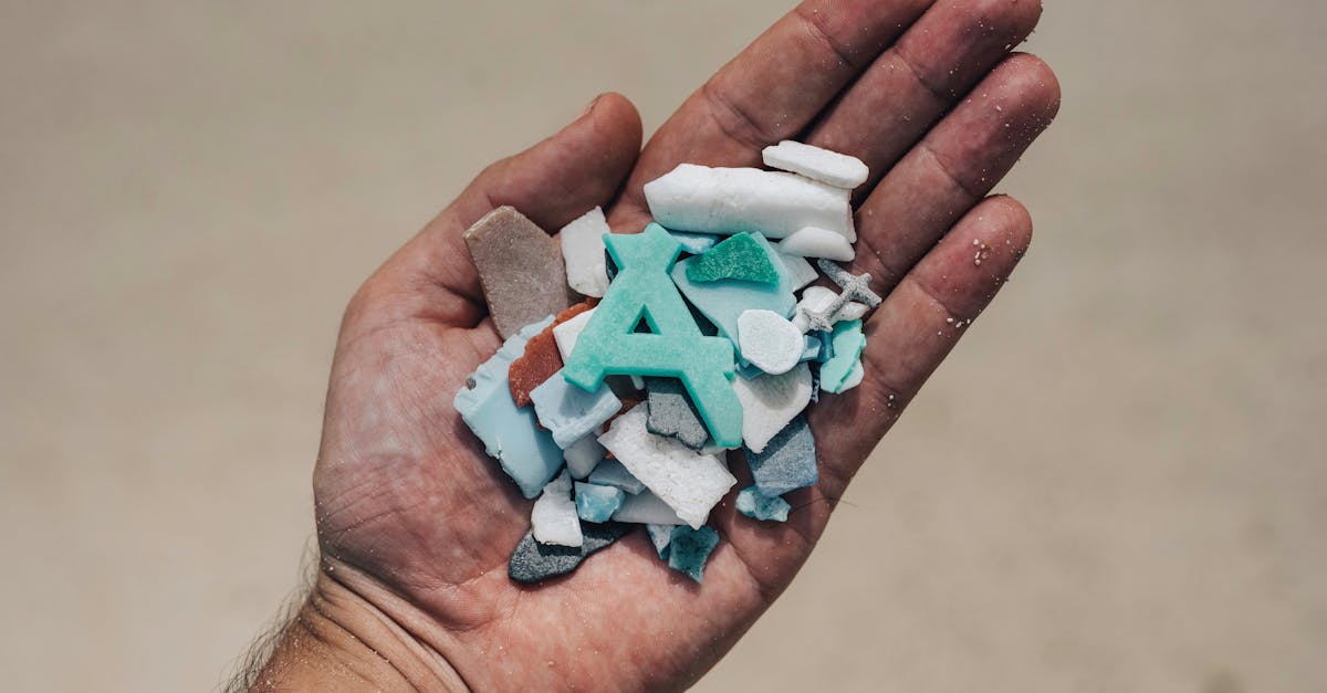 découvrez l'impact des microplastiques sur notre environnement et notre santé. explorez comment ces petites particules se sont infiltrées dans notre écosystème et ce que nous pouvons faire pour réduire leur présence. informez-vous sur les sources, les dangers et les solutions face à cette menace invisible.