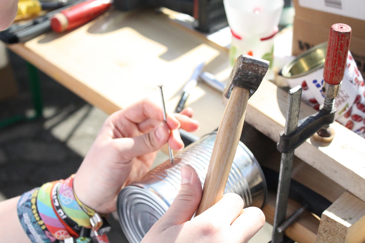 découvrez l'upcycling, une démarche créative et écologique qui transforme les objets inutilisés en pièces uniques et durables, alliant innovation et respect de l'environnement.