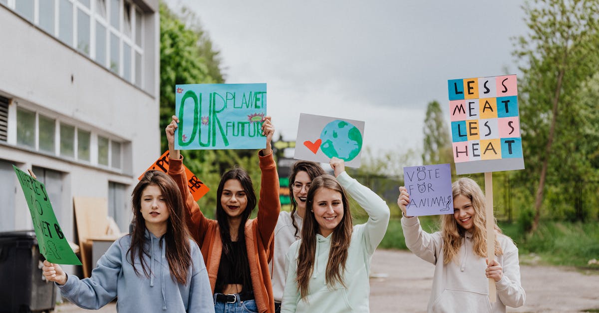 analyse des enjeux géopolitiques du changement climatique, explorant les impacts sur les relations internationales et les stratégies des états face aux défis environnementaux mondiaux.