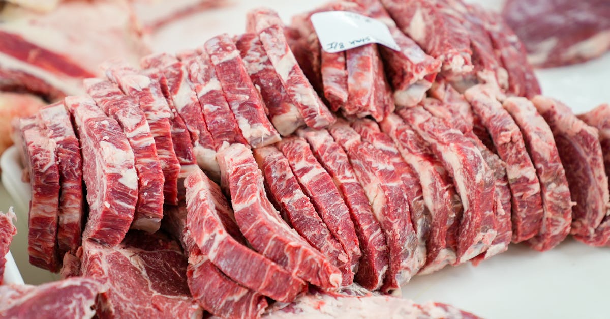 découvrez comment le lobbying de l'industrie de la viande influence les politiques publiques, les réglementations et les enjeux environnementaux et de santé.