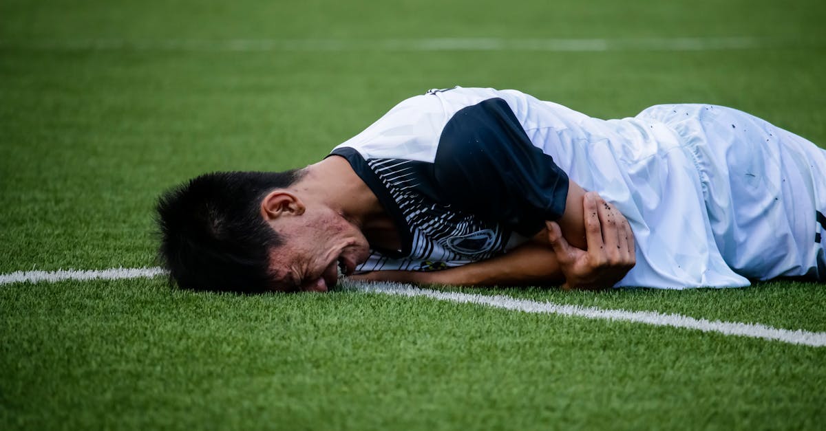 découvrez les causes et les conséquences de la violence dans le sport, ainsi que les mesures pour la prévenir et promouvoir un environnement sportif sécurisé et respectueux.