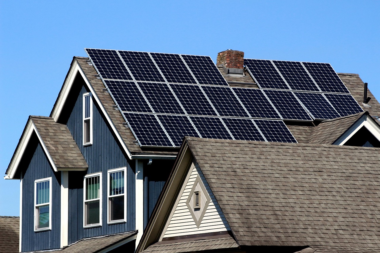 Énergie renouvelable maison : les solutions efficaces pour rendre votre habitat plus écologique